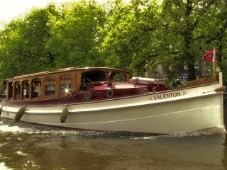 ‘Valentijn‘: Private Boat Tour on Luxury Saloon Boat